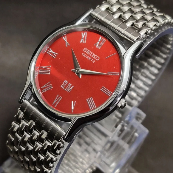 Vintage Style Seiko Quartz Mens Silver Watch & Red accents W/ Metal Strap - Picture 1 of 5